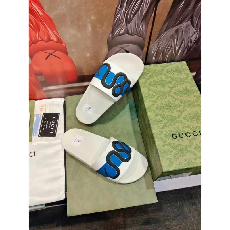 G*u*i slippers